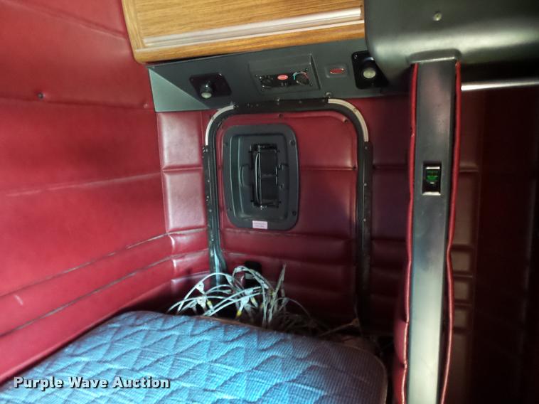 image for item K3449 1998 Peterbilt 377 semi truck
