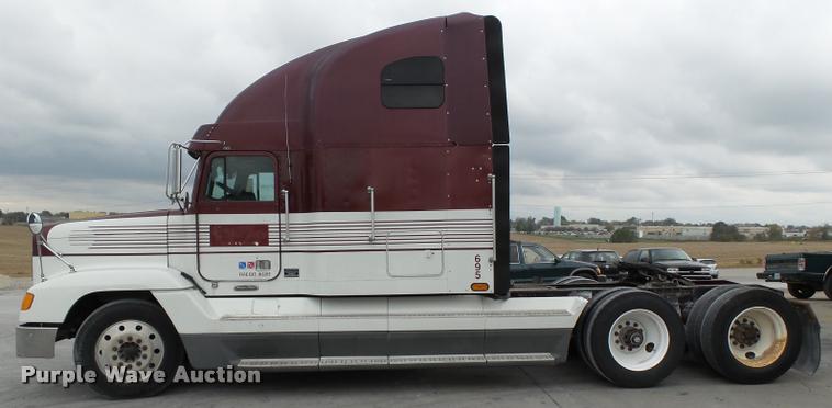 image for item K3451 2000 Freightliner FLD semi truck