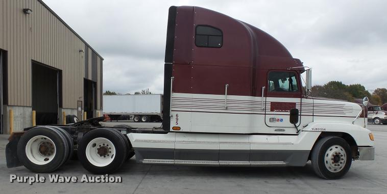 image for item K3451 2000 Freightliner FLD semi truck