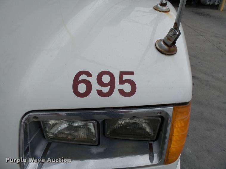 image for item K3451 2000 Freightliner FLD semi truck