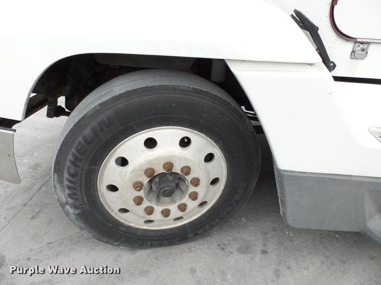 image for item K3451 2000 Freightliner FLD semi truck