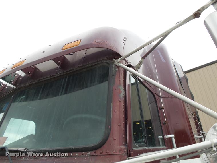 image for item K3451 2000 Freightliner FLD semi truck