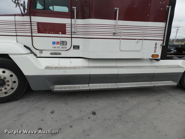 image for item K3451 2000 Freightliner FLD semi truck