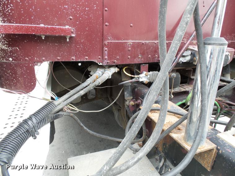 image for item K3451 2000 Freightliner FLD semi truck