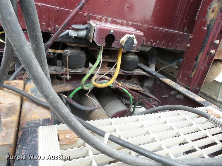 image for item K3451 2000 Freightliner FLD semi truck