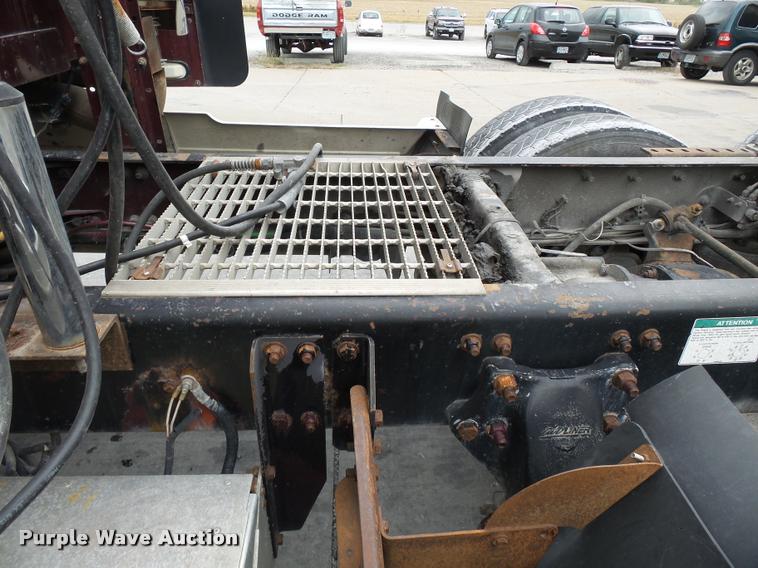 image for item K3451 2000 Freightliner FLD semi truck