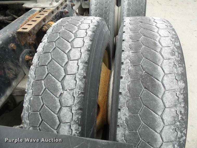 image for item K3451 2000 Freightliner FLD semi truck