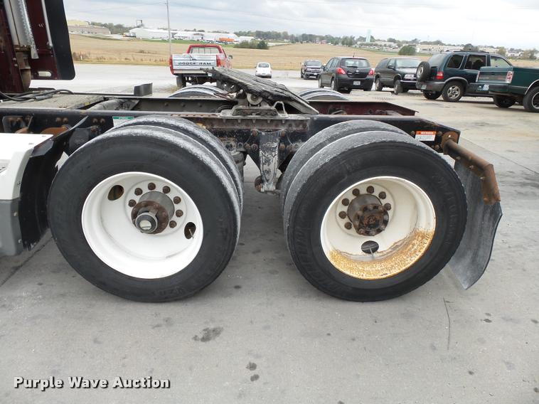 image for item K3451 2000 Freightliner FLD semi truck