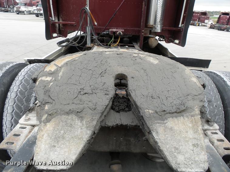 image for item K3451 2000 Freightliner FLD semi truck