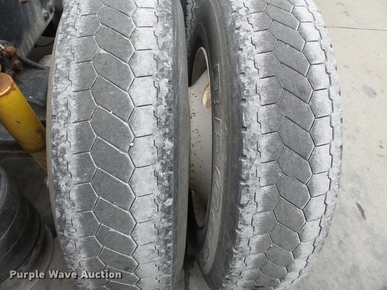 image for item K3451 2000 Freightliner FLD semi truck