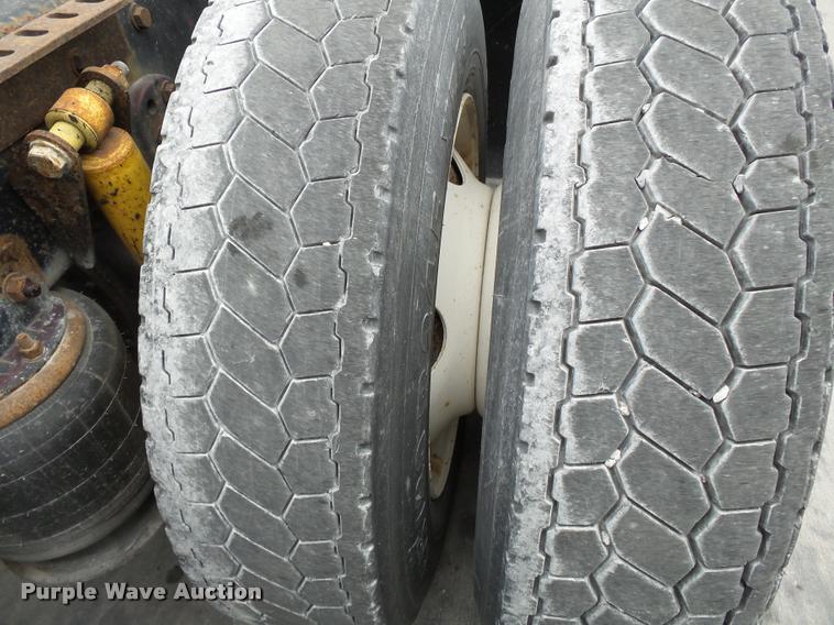 image for item K3451 2000 Freightliner FLD semi truck