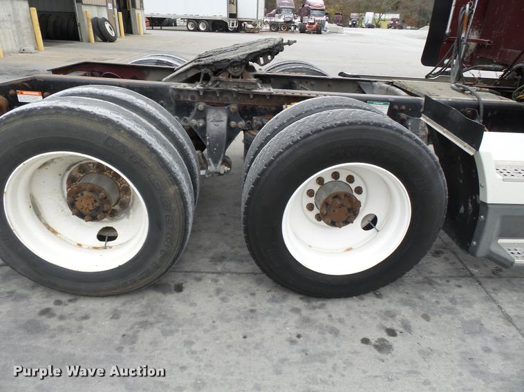 image for item K3451 2000 Freightliner FLD semi truck