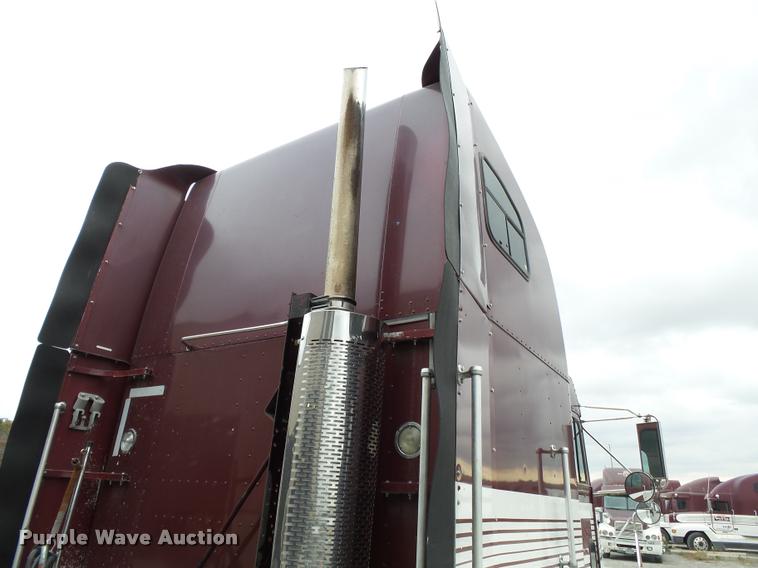 image for item K3451 2000 Freightliner FLD semi truck