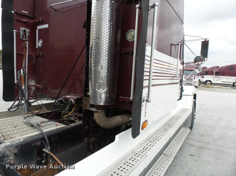 image for item K3451 2000 Freightliner FLD semi truck