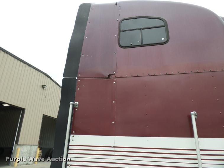 image for item K3451 2000 Freightliner FLD semi truck