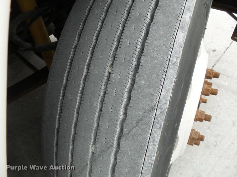 image for item K3451 2000 Freightliner FLD semi truck