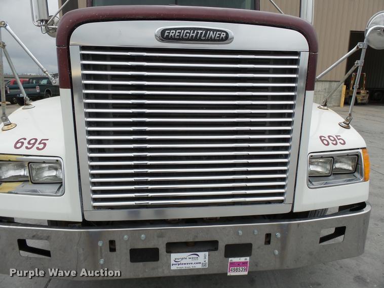 image for item K3451 2000 Freightliner FLD semi truck