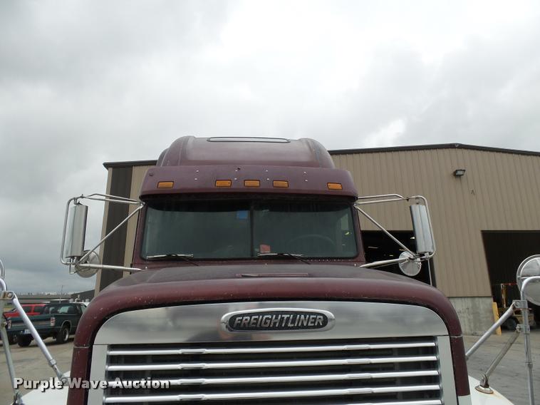 image for item K3451 2000 Freightliner FLD semi truck