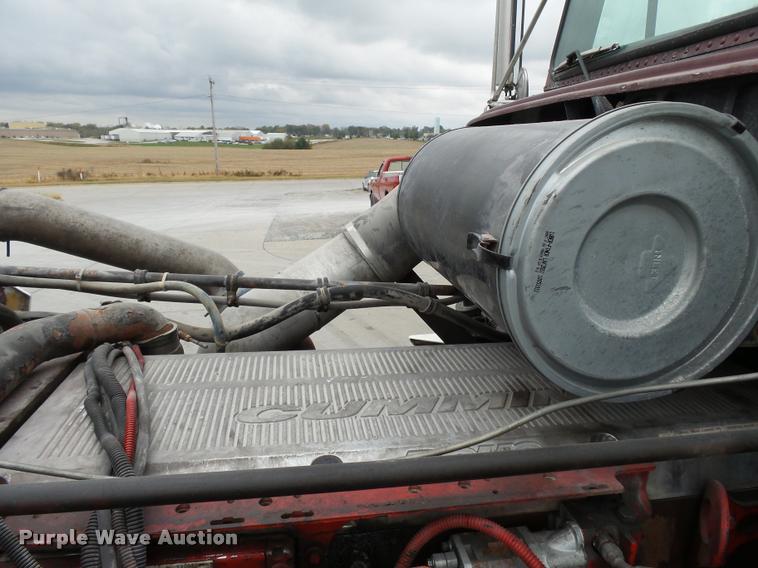 image for item K3451 2000 Freightliner FLD semi truck