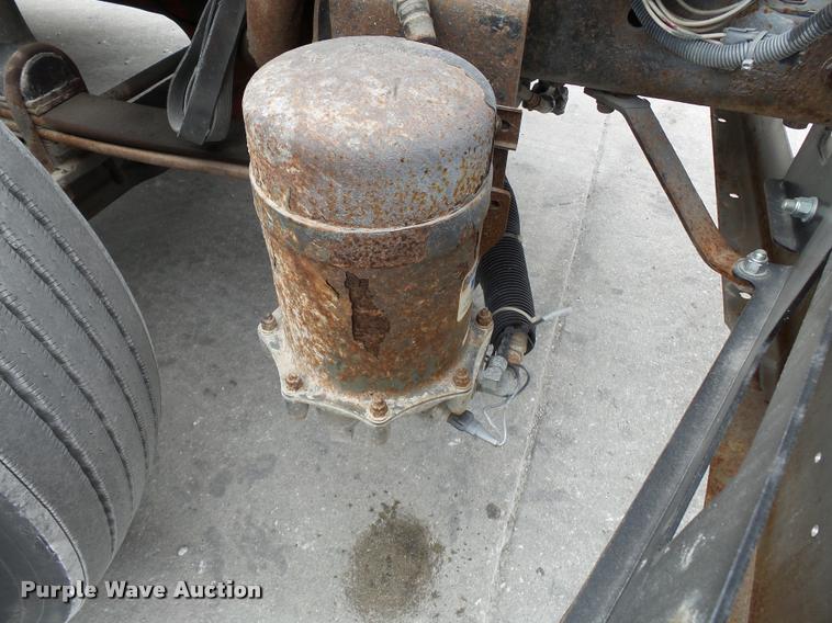 image for item K3451 2000 Freightliner FLD semi truck