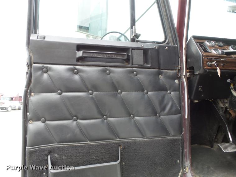 image for item K3451 2000 Freightliner FLD semi truck