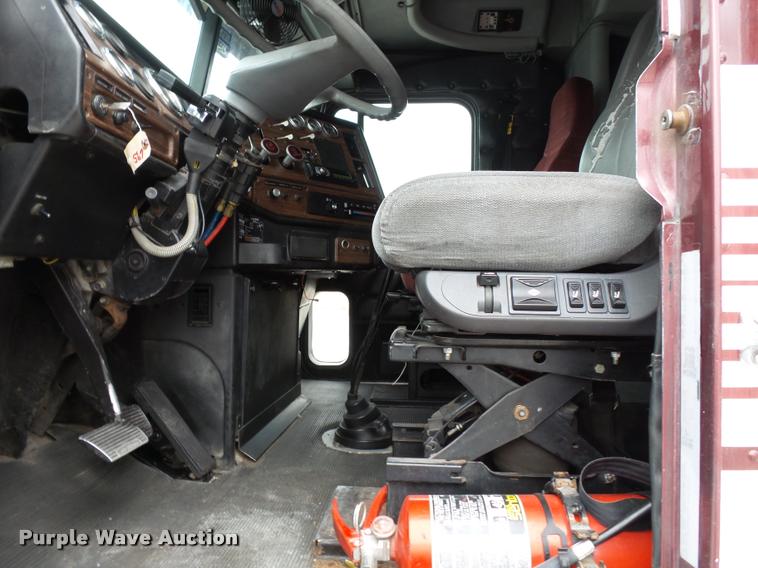 image for item K3451 2000 Freightliner FLD semi truck