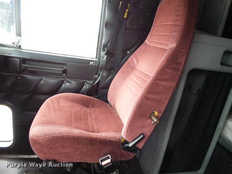 image for item K3451 2000 Freightliner FLD semi truck