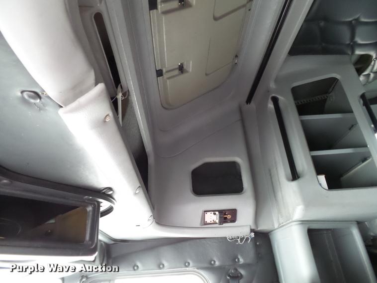 image for item K3451 2000 Freightliner FLD semi truck