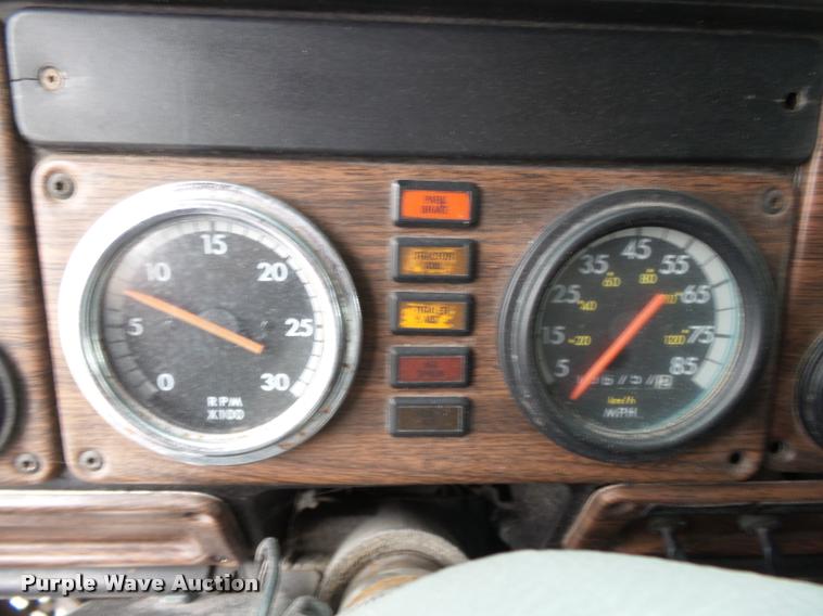 image for item K3451 2000 Freightliner FLD semi truck