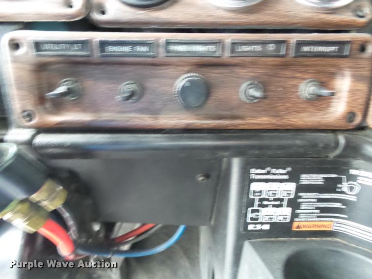 image for item K3451 2000 Freightliner FLD semi truck