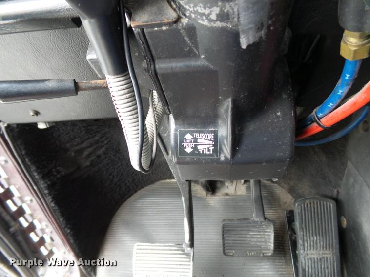 image for item K3451 2000 Freightliner FLD semi truck