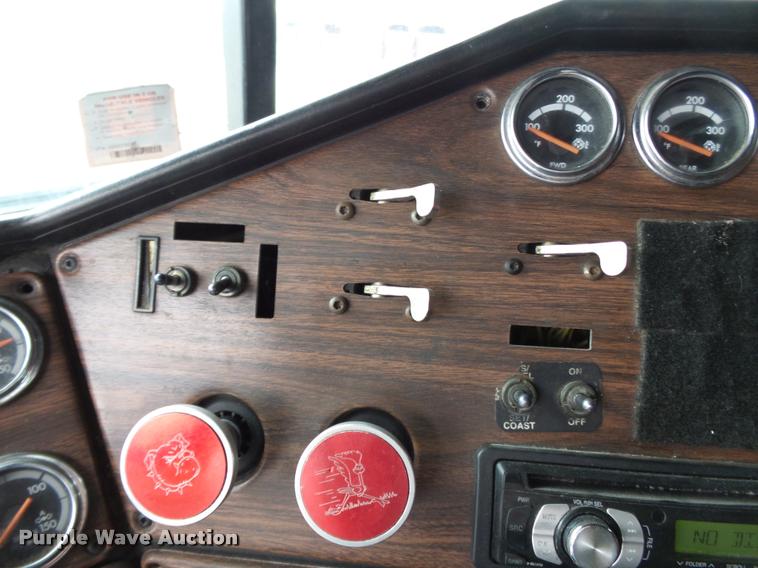 image for item K3451 2000 Freightliner FLD semi truck