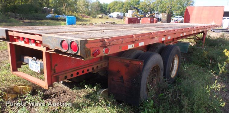 image for item K3724 1979 Dunham flatbed trailer