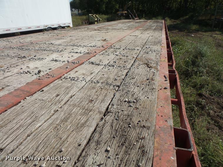 image for item K3724 1979 Dunham flatbed trailer