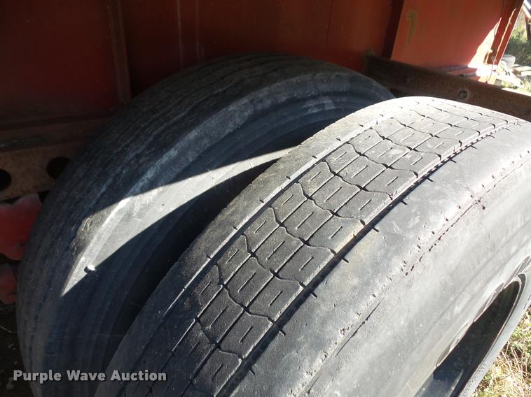 image for item K3724 1979 Dunham flatbed trailer