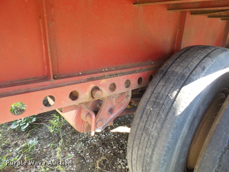 image for item K3724 1979 Dunham flatbed trailer