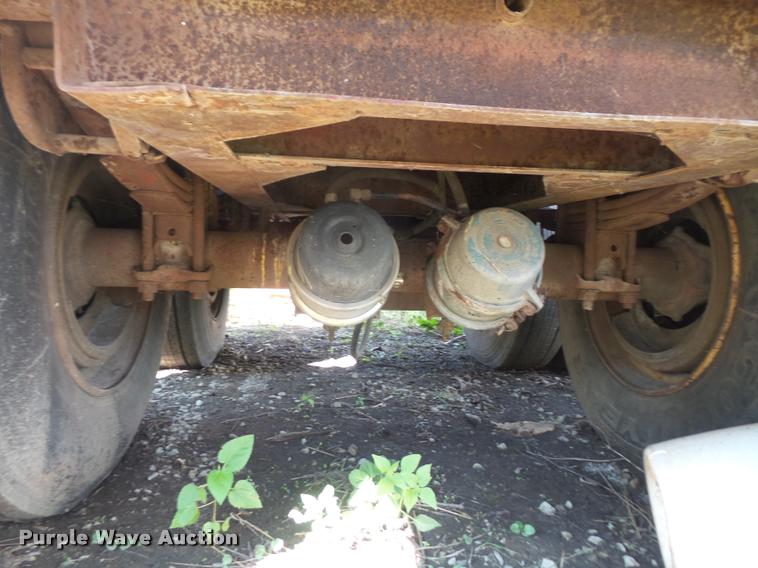 image for item K3724 1979 Dunham flatbed trailer