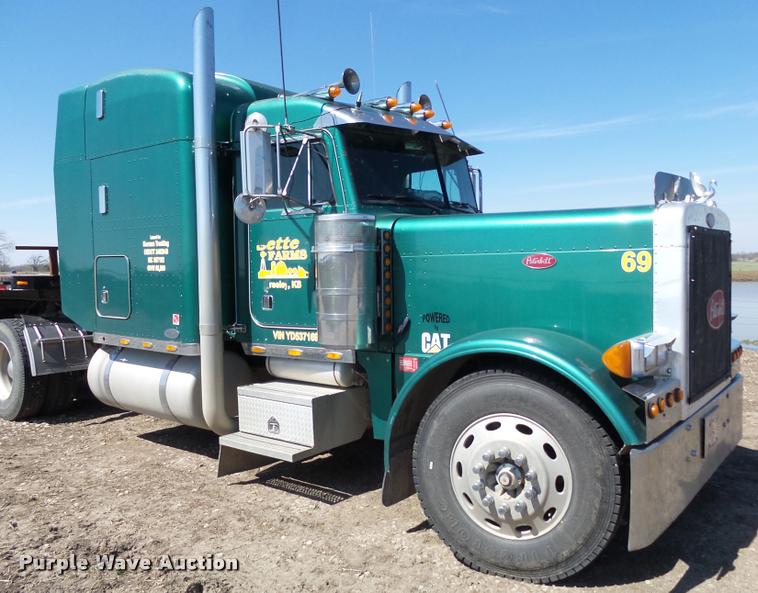 image for item K5119 2000 Peterbilt 379 semi truck
