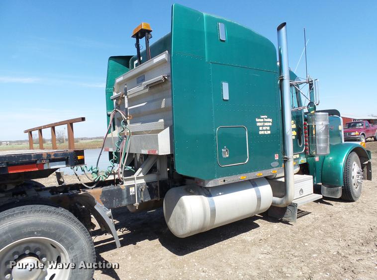 image for item K5119 2000 Peterbilt 379 semi truck