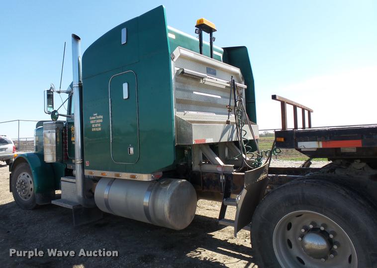 image for item K5119 2000 Peterbilt 379 semi truck