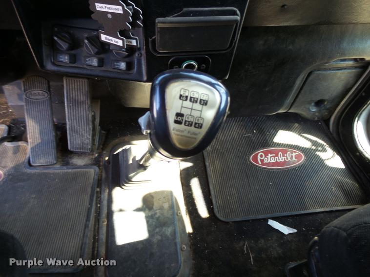 image for item K5119 2000 Peterbilt 379 semi truck