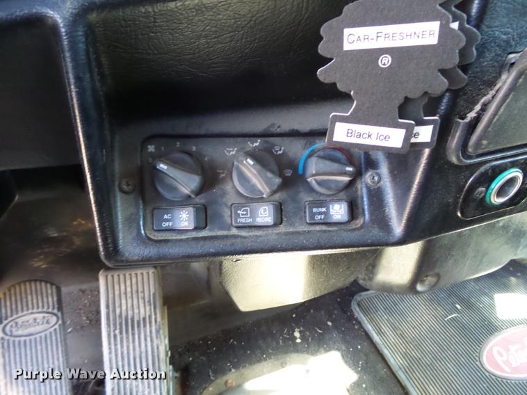 image for item K5119 2000 Peterbilt 379 semi truck