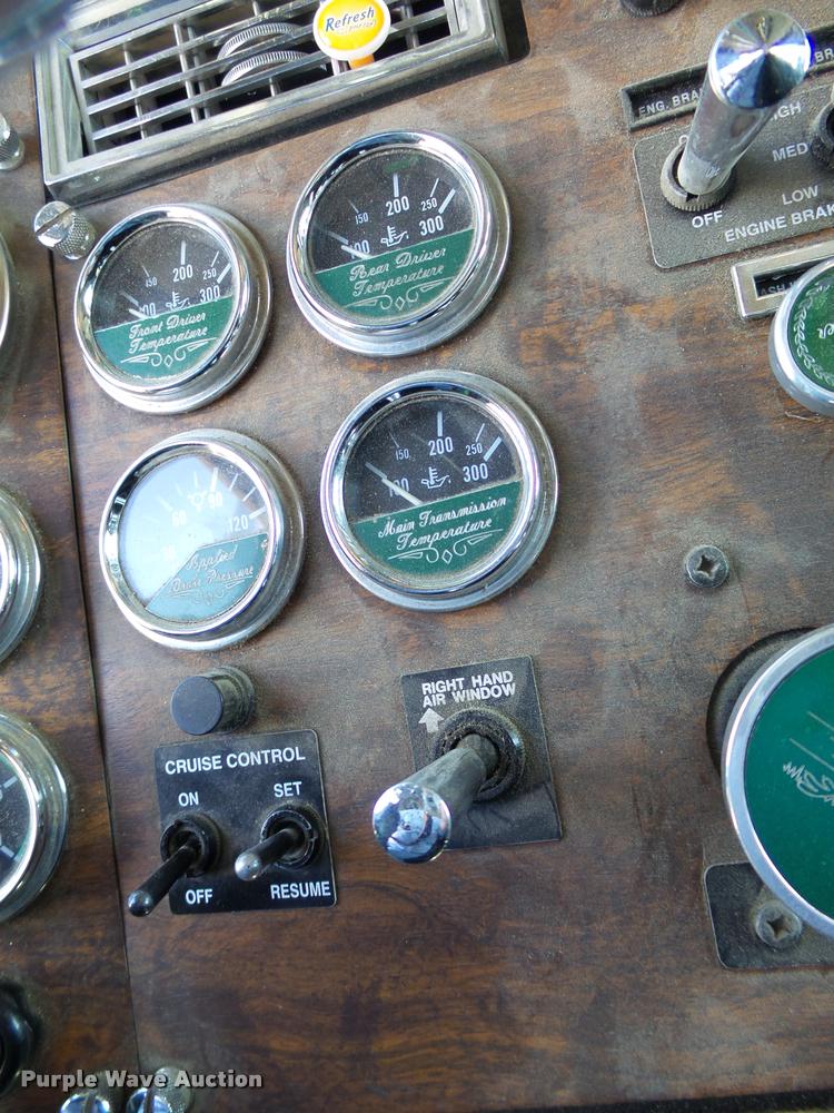 image for item K5119 2000 Peterbilt 379 semi truck