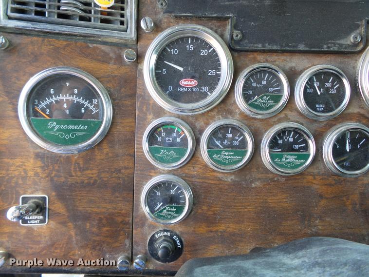 image for item K5119 2000 Peterbilt 379 semi truck