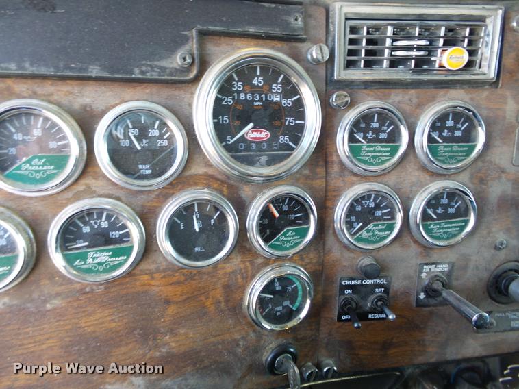 image for item K5119 2000 Peterbilt 379 semi truck