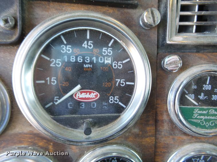 image for item K5119 2000 Peterbilt 379 semi truck