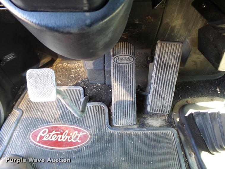 image for item K5119 2000 Peterbilt 379 semi truck