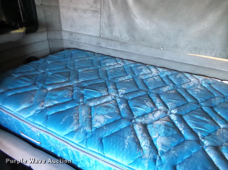 image for item K5119 2000 Peterbilt 379 semi truck