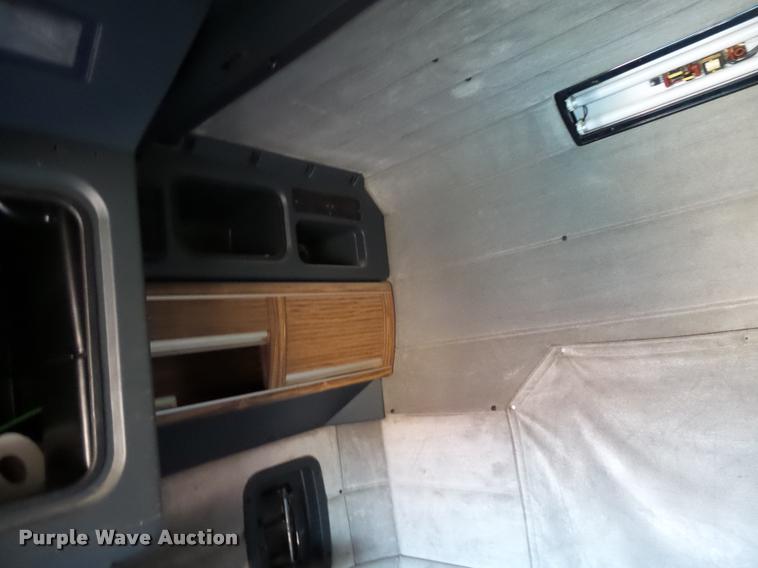 image for item K5119 2000 Peterbilt 379 semi truck