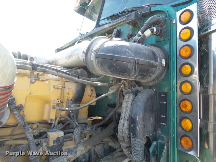 image for item K5119 2000 Peterbilt 379 semi truck